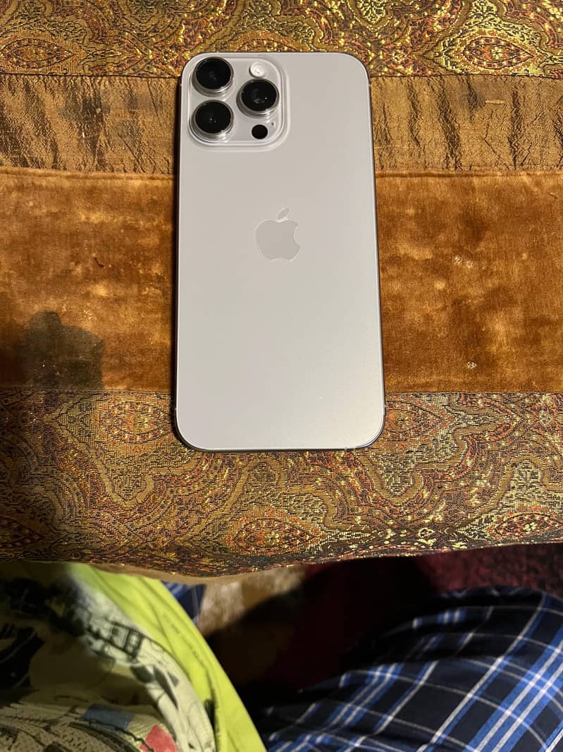Apple iPhone 16 Pro Max 3