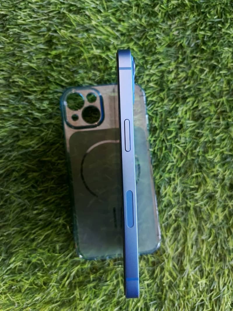 Apple iPhone 13 4