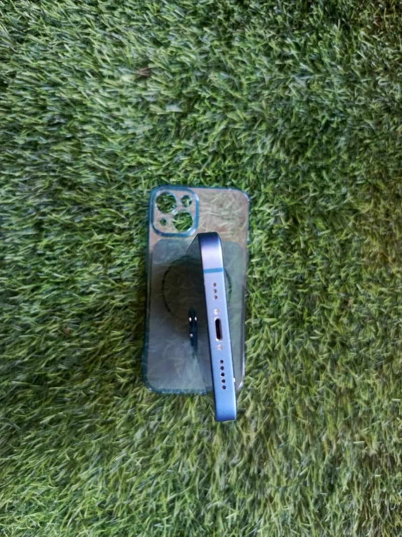 Apple iPhone 13 5