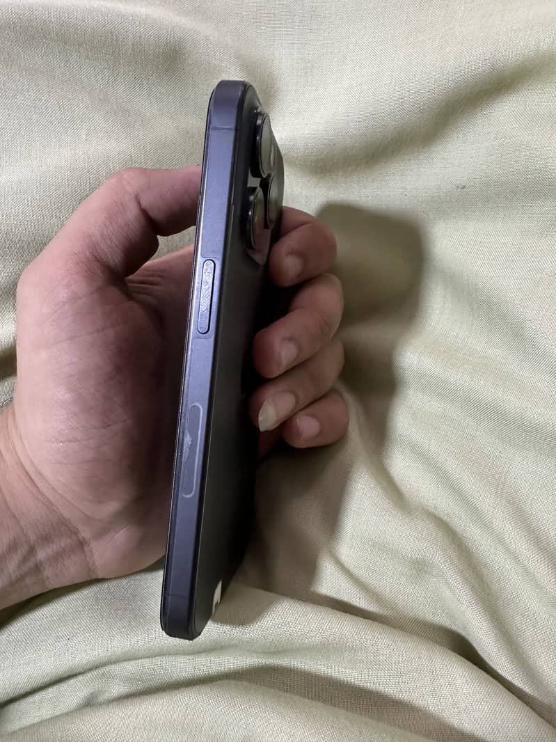 Apple iPhone 15 Pro 2