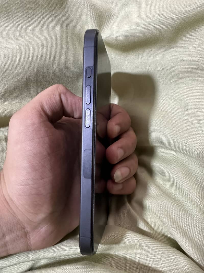 Apple iPhone 15 Pro 3