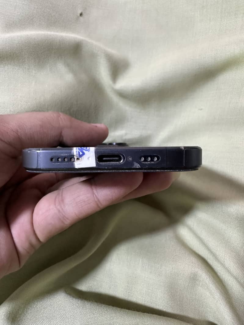 Apple iPhone 15 Pro 4