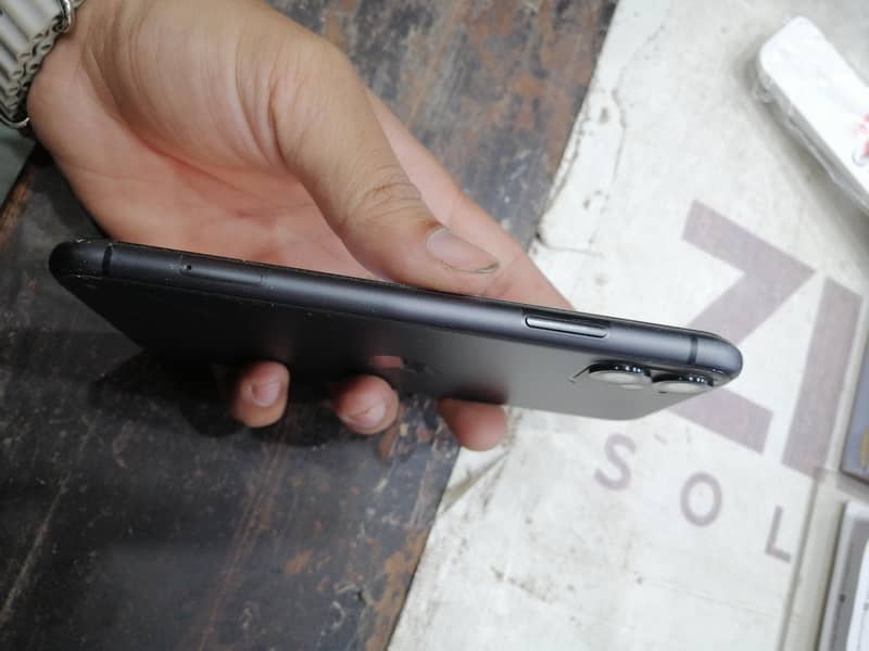 Apple iPhone 11 1