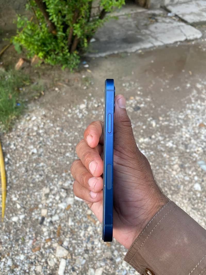 Apple iPhone 12 2