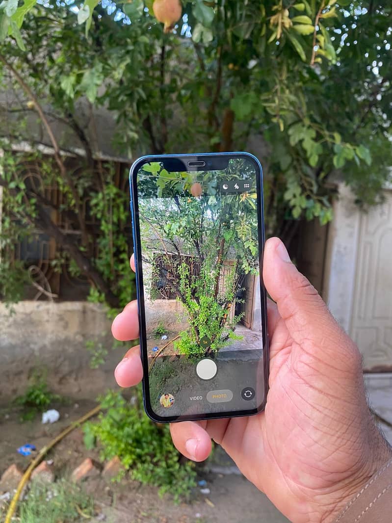 Apple iPhone 12 4