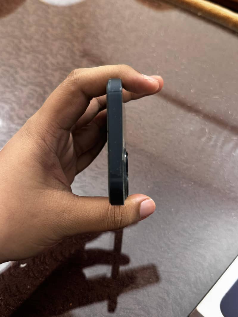 Apple iPhone 13 6