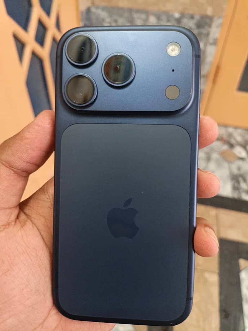 Apple iPhone 17 Pro 1