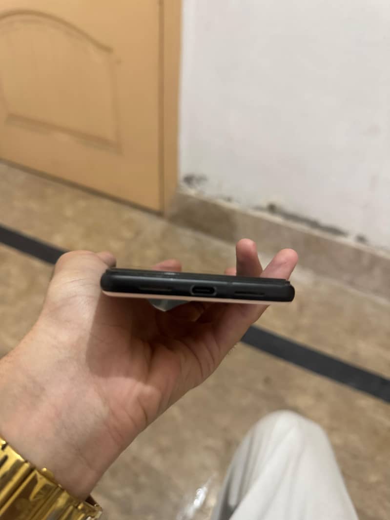 Google Pixel 6 4