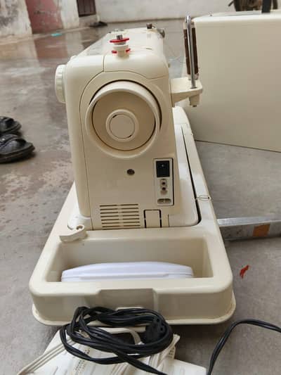 Sewing machine (Manometer 760 )