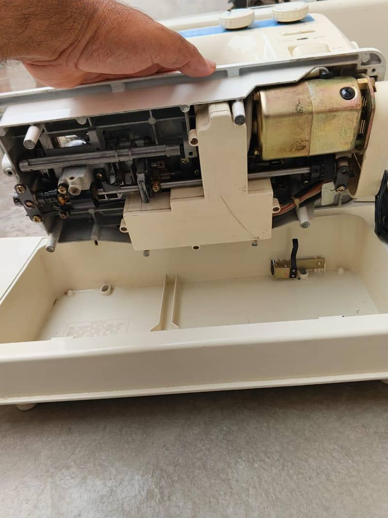 Sewing machine (Manometer 760 ) 4