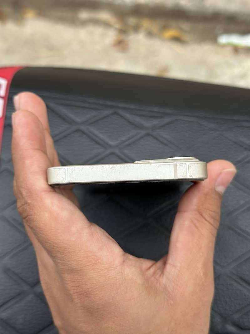 Apple iPhone 13 2