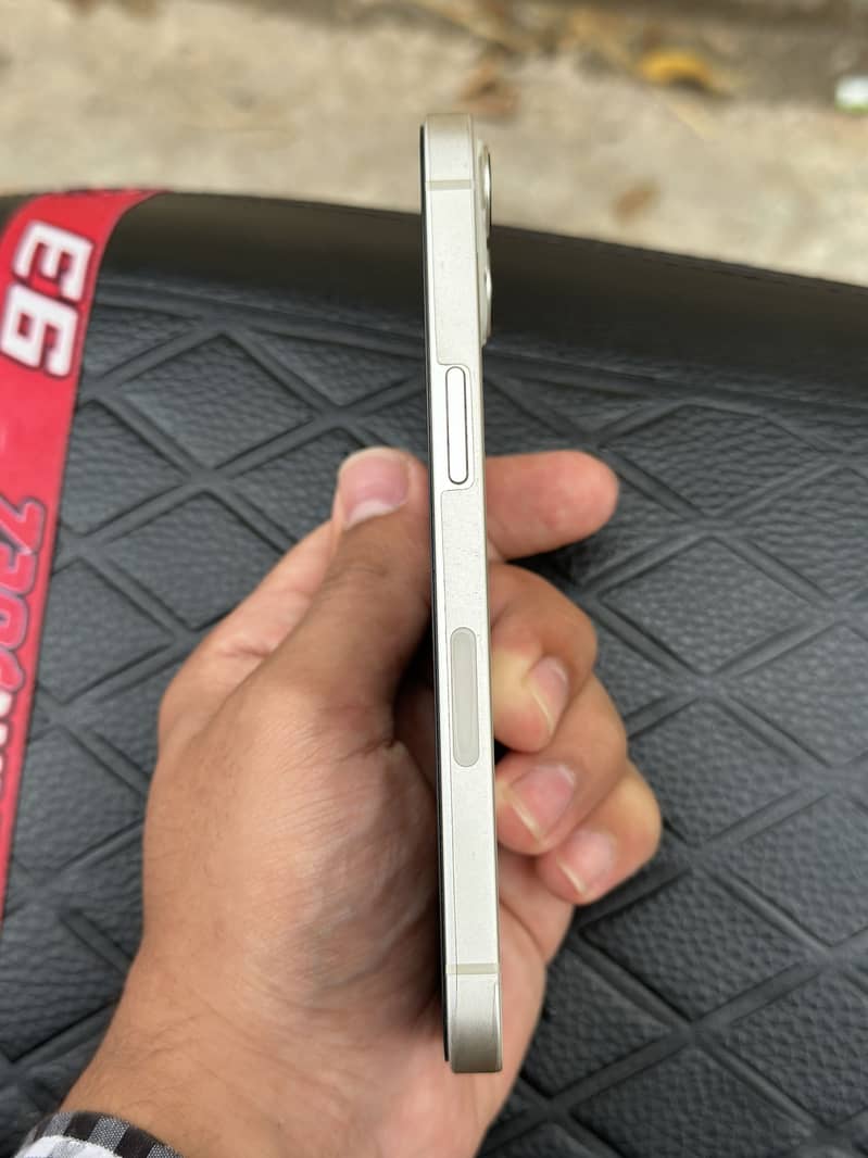 Apple iPhone 13 4
