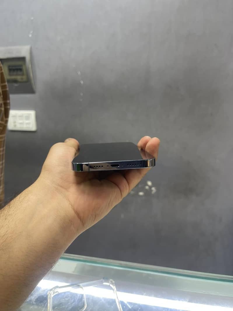 Apple iPhone 13 Pro Max 1
