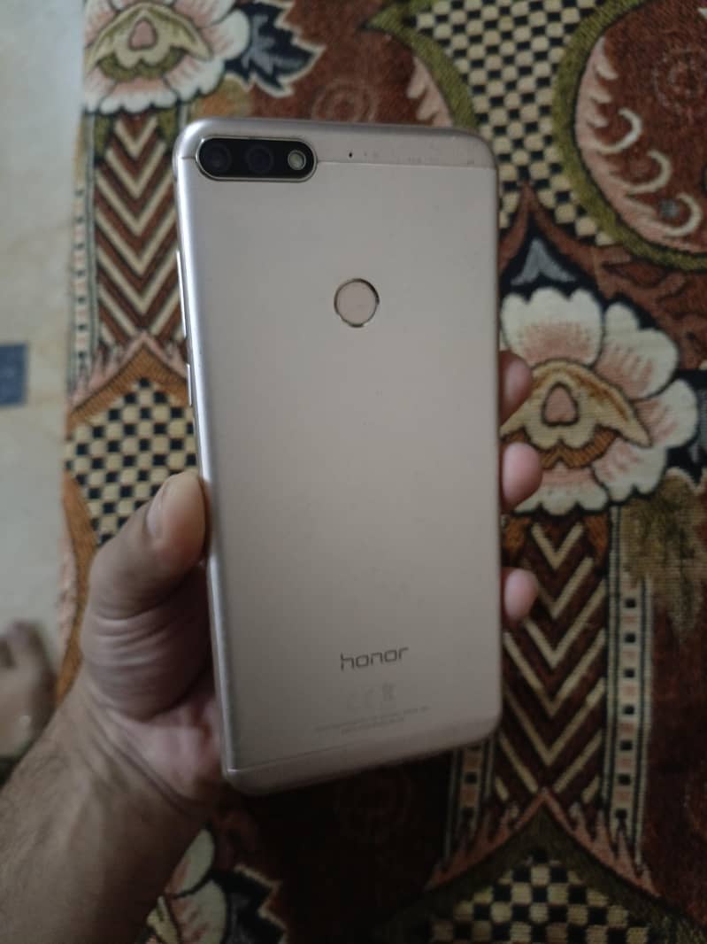 Honor 7C 1