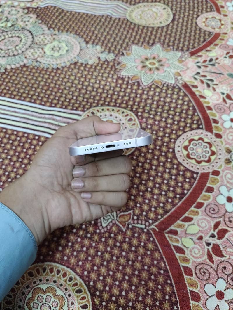 Apple iPhone 13 2