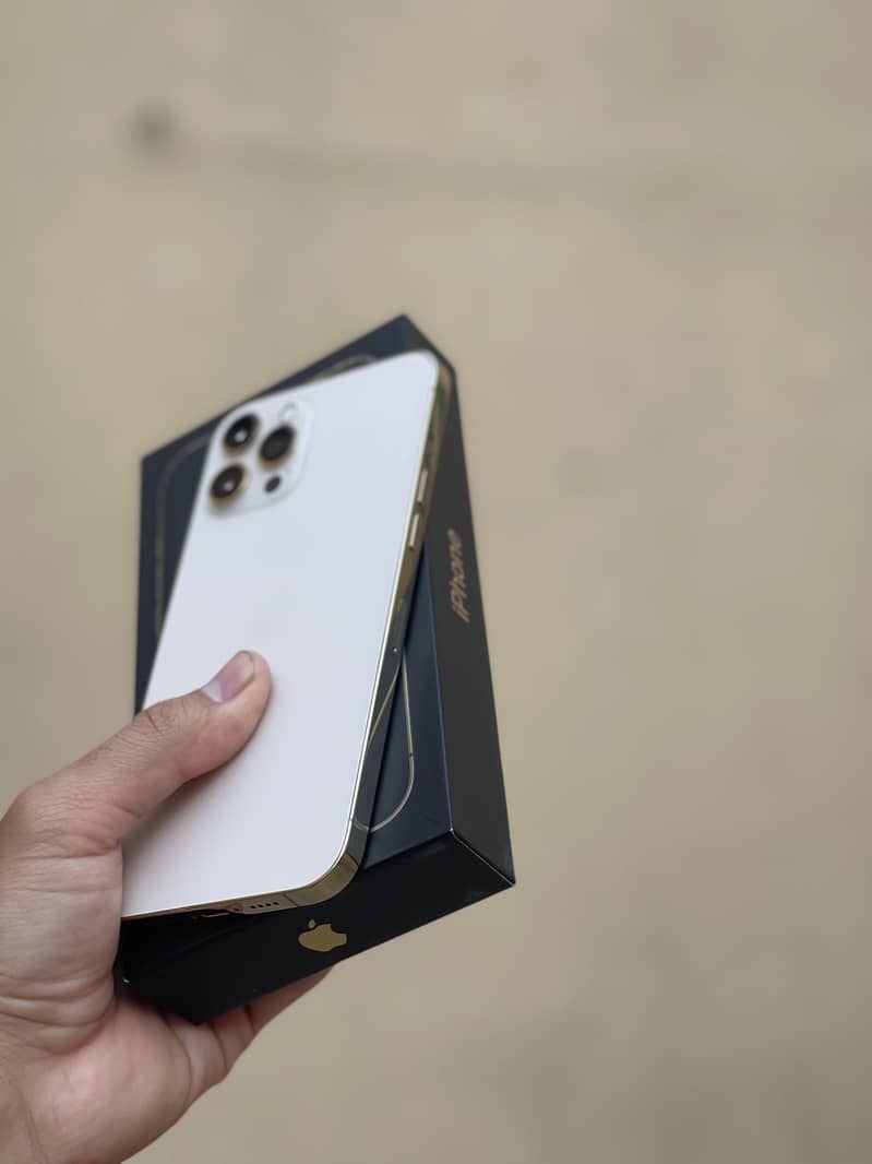 Apple iPhone 12 Pro Max 4