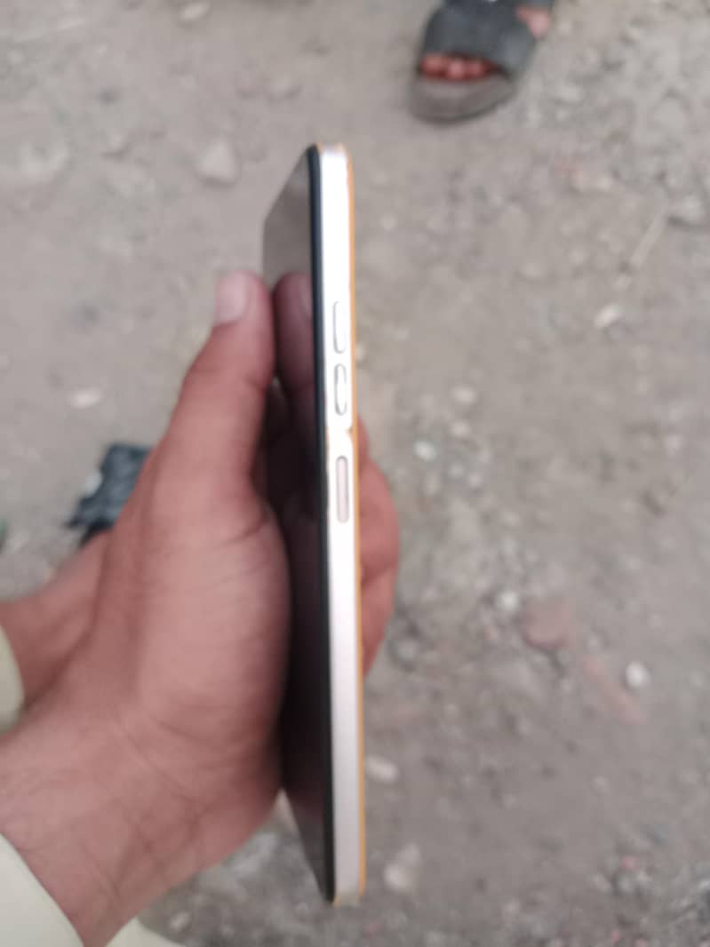 Tecno Spark 10 4