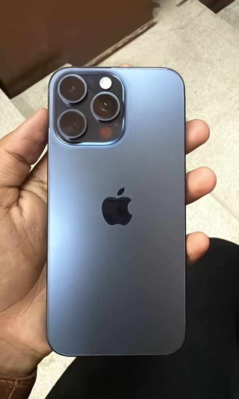 Apple iPhone 15 Pro Max 0