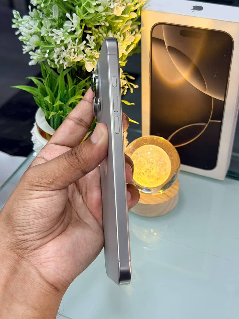 Apple iPhone 16 Pro Max 1