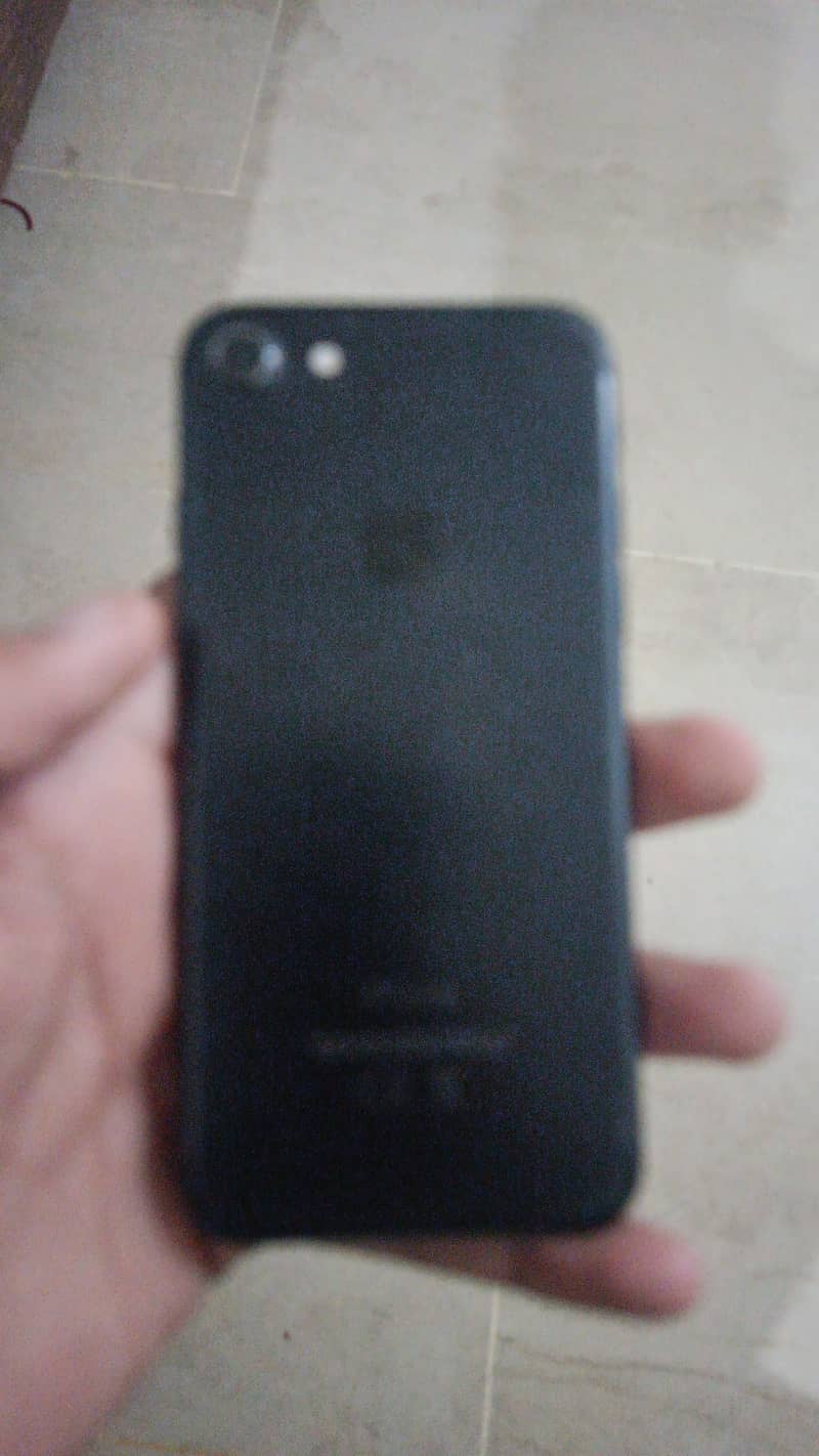Apple iPhone 7 0