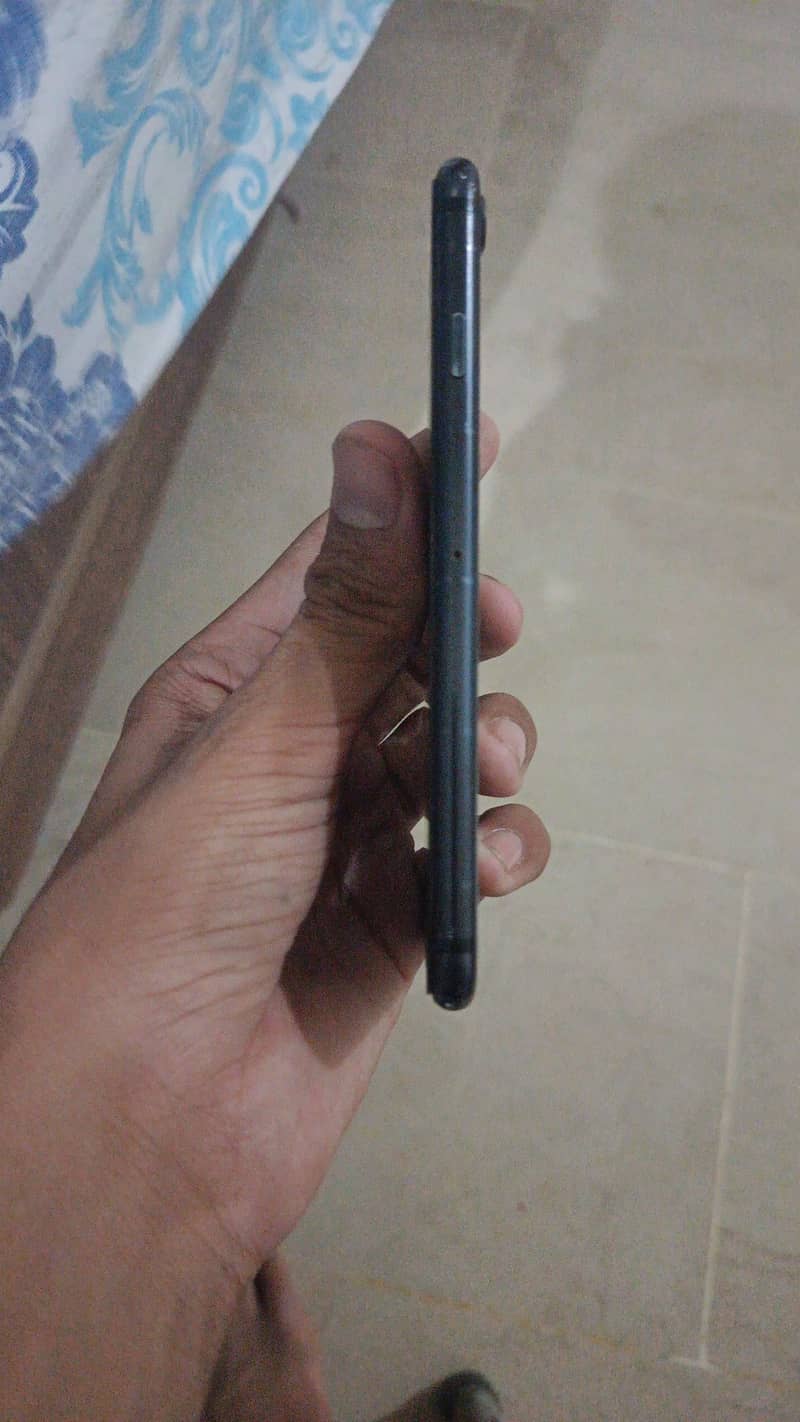 Apple iPhone 7 2