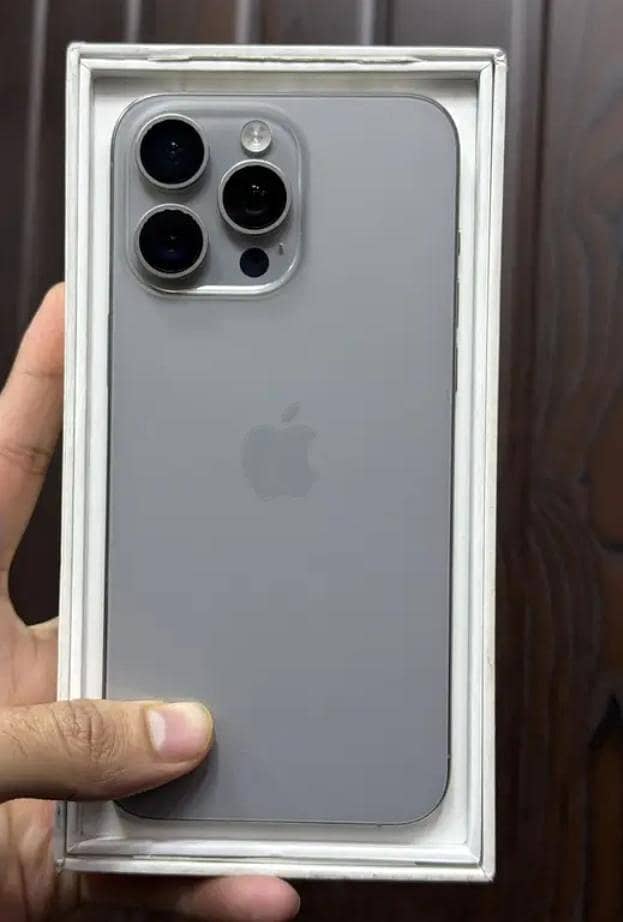 Apple iPhone 15 Pro Max 2