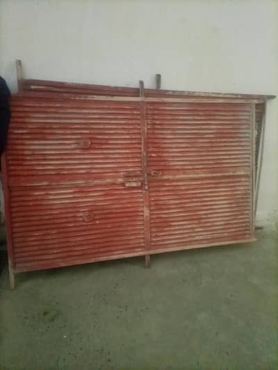 bohot axhy darwazy hn 2 adad agr jiss ny lany ho rabta Karyn