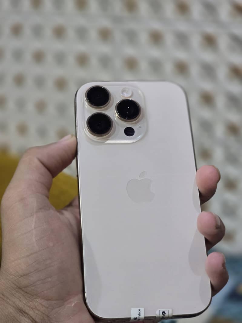 Apple iPhone 16 Pro 0