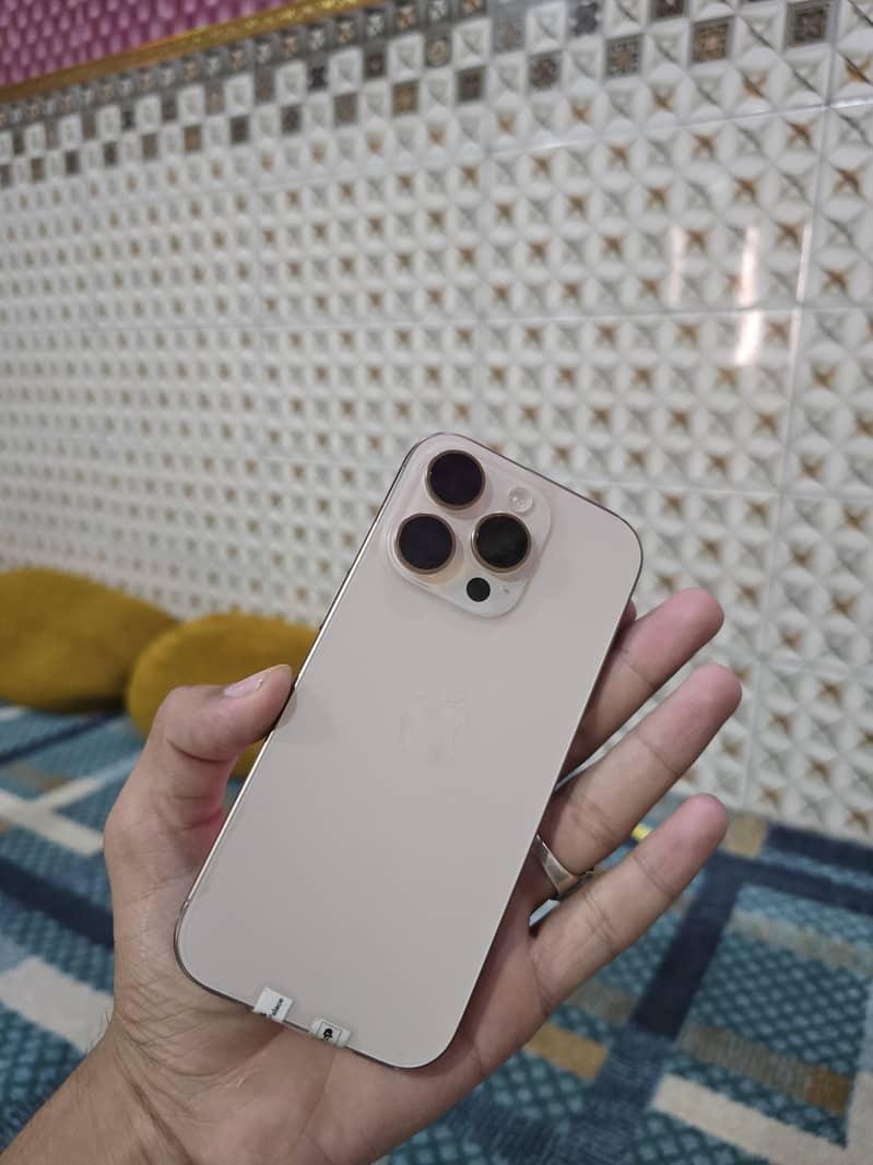 Apple iPhone 16 Pro 4