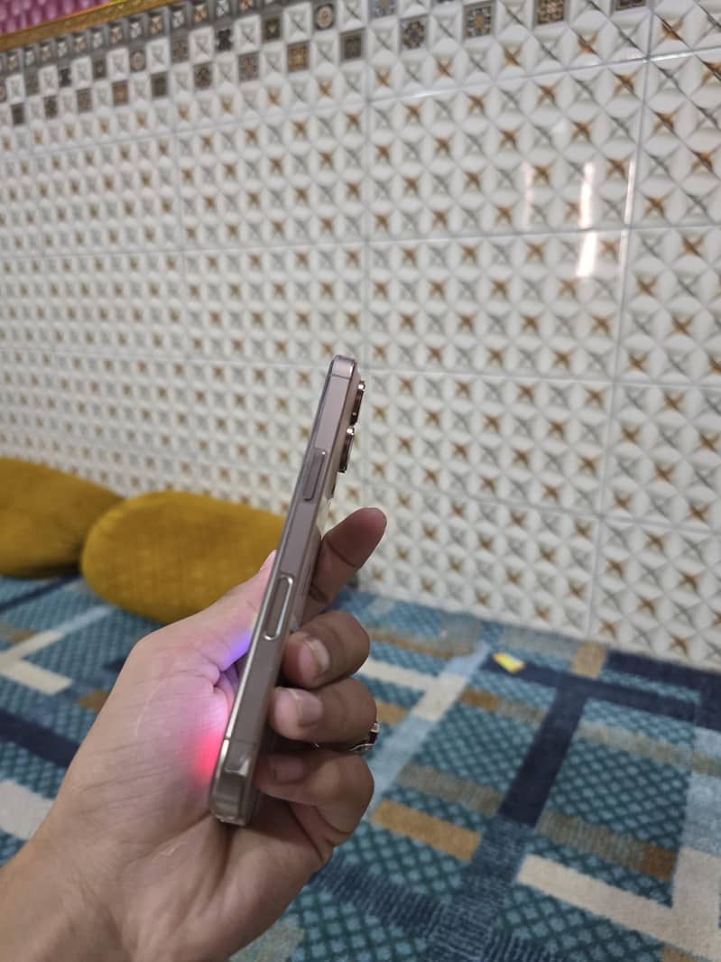 Apple iPhone 16 Pro 5