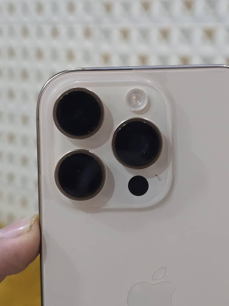 Apple iPhone 16 Pro 6