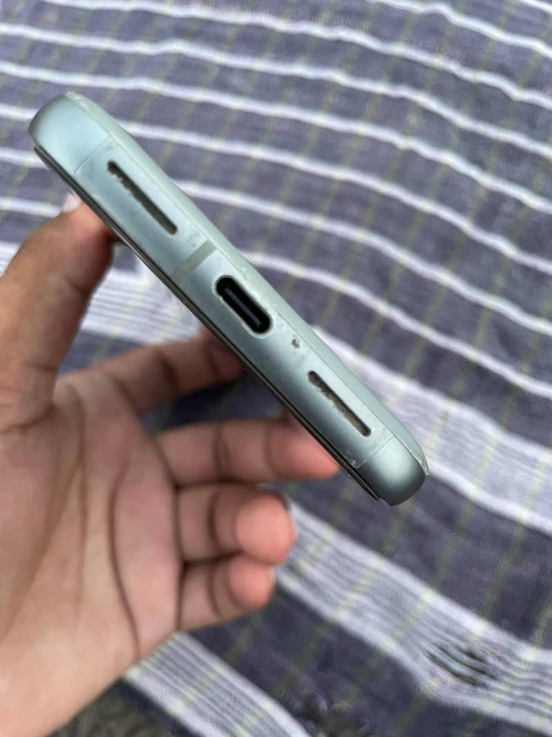 Google Pixel 8 4