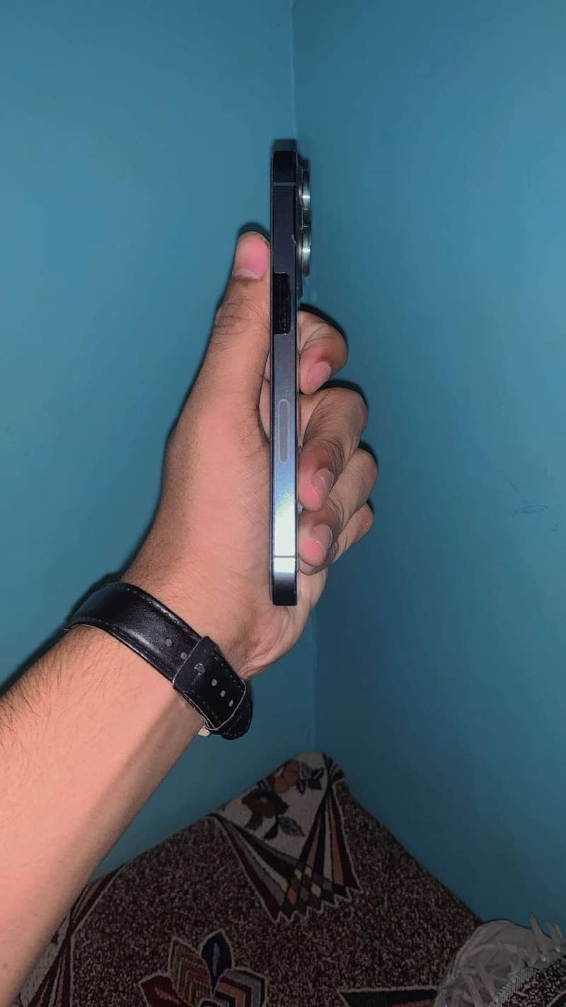 Apple iPhone 13 Pro 2