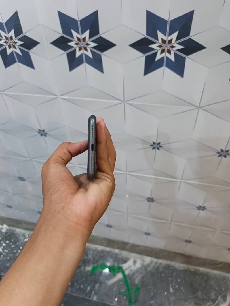 Apple iPhone 11 5