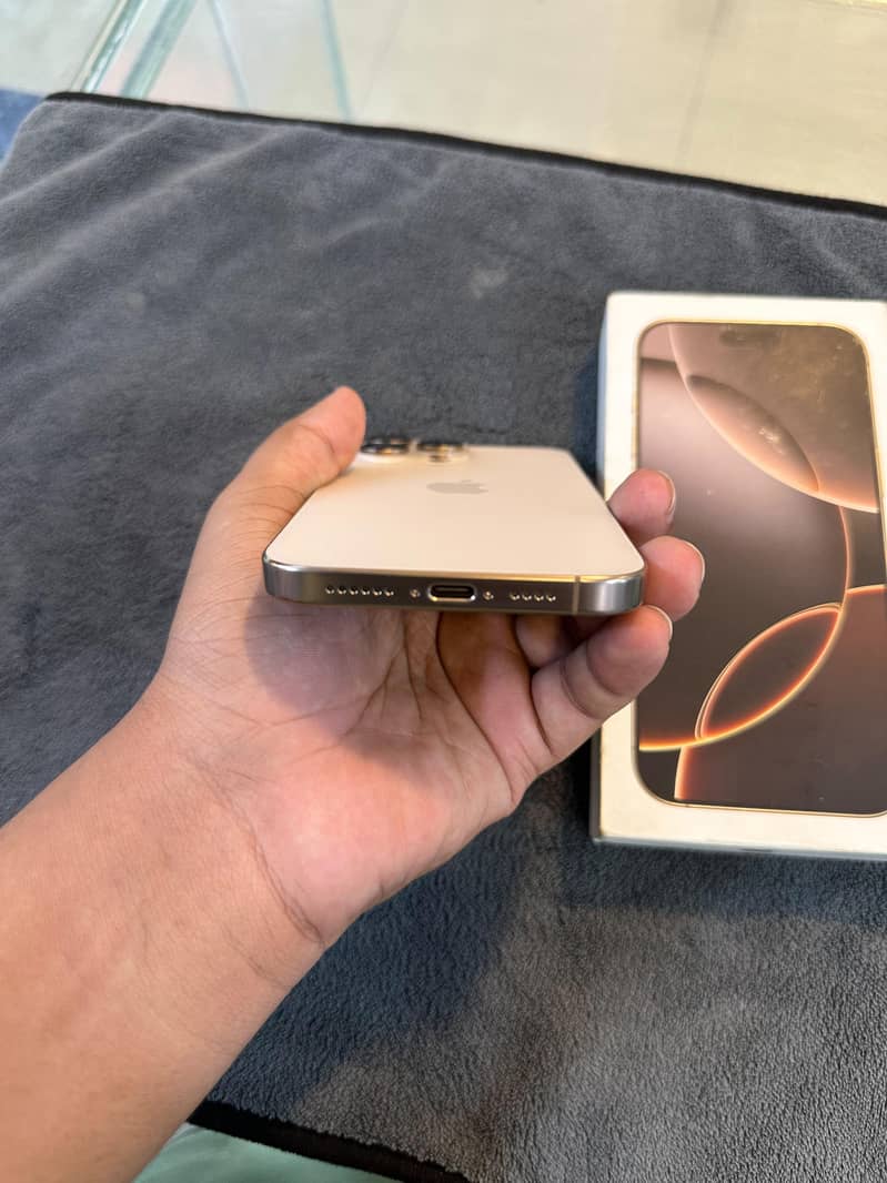 Apple iPhone 16 Pro Max 3