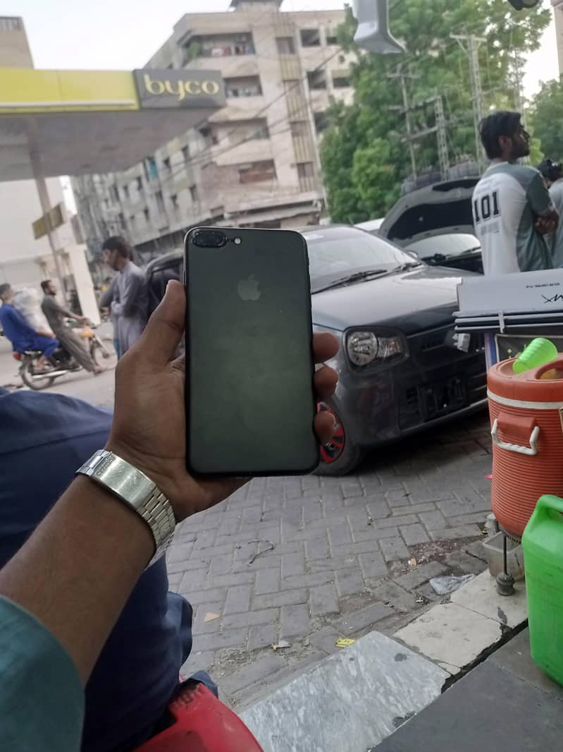 Apple iPhone 7 Plus 1