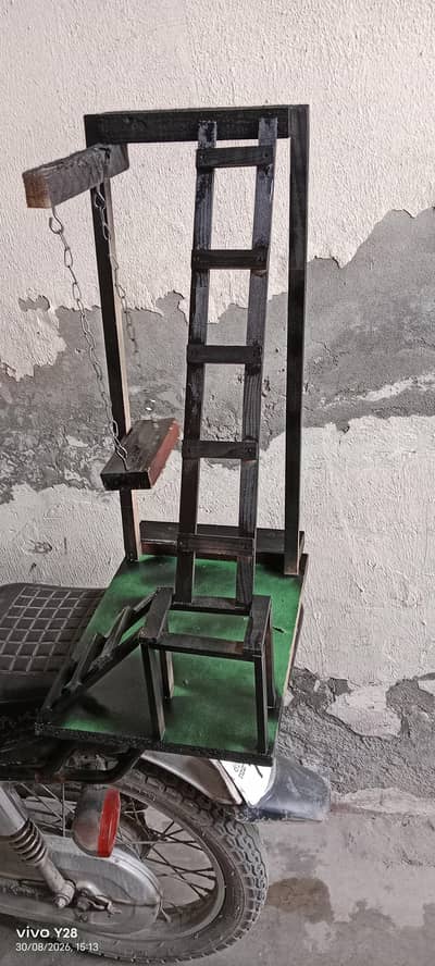 birds playing stair stand