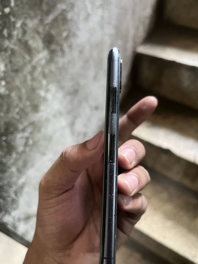 Apple iPhone XS 1