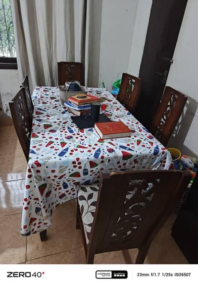 6 Seater Dining Table (wooden]