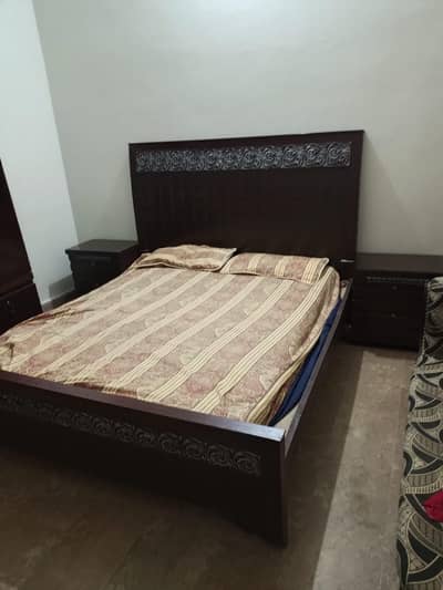 king size bed full set available