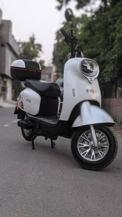 EVEE NISA (Electric Scooty)