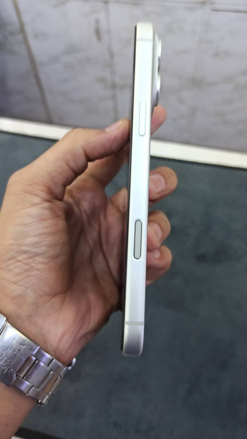 Apple iPhone 17 Pro Max 1