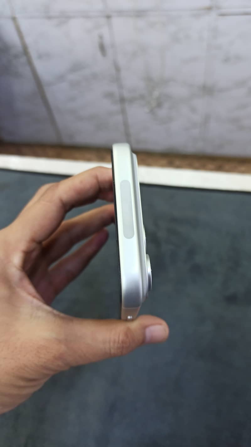 Apple iPhone 17 Pro Max 3