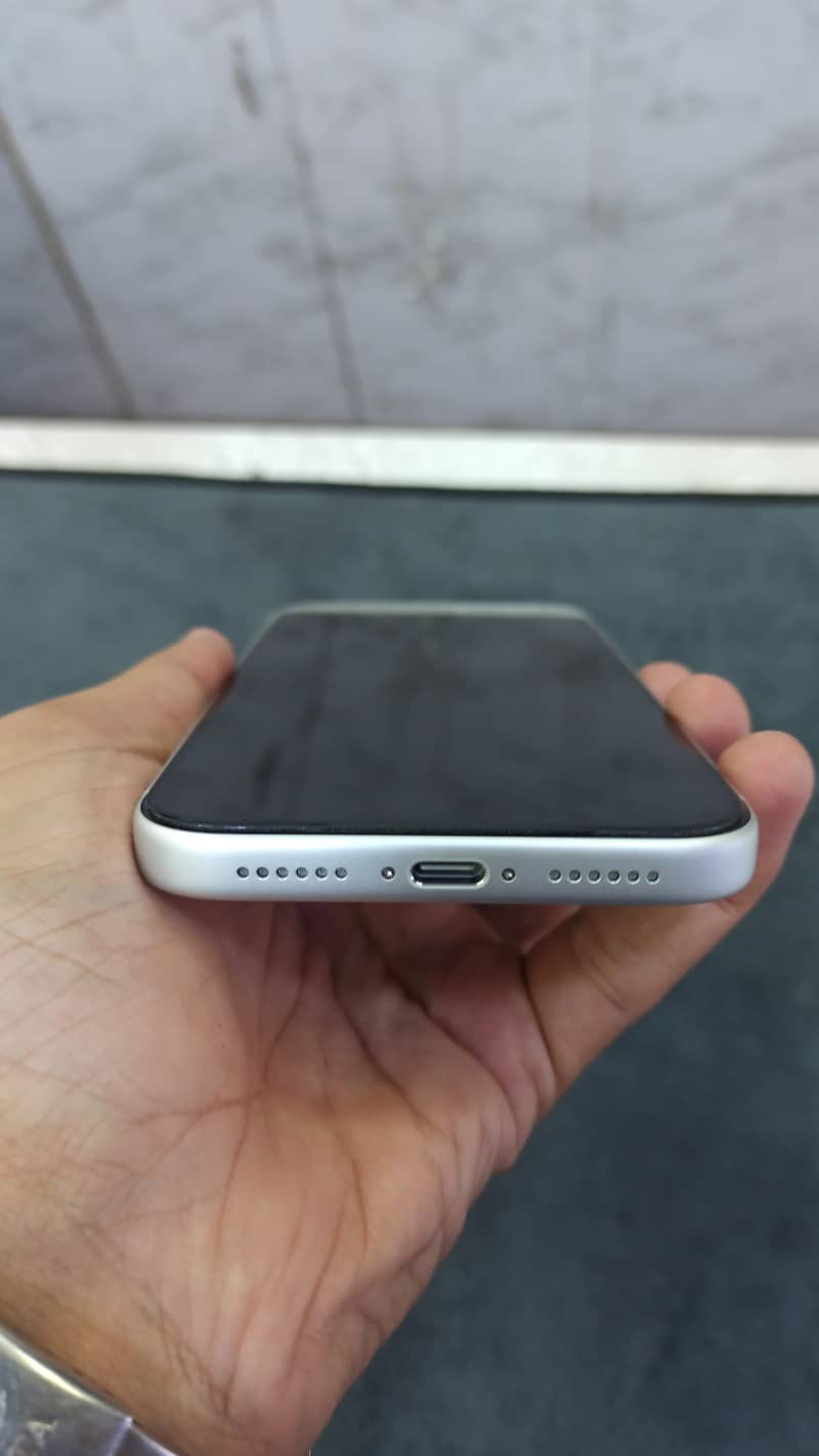 Apple iPhone 17 Pro Max 4