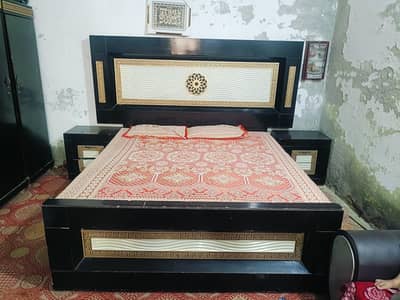 KING SIZE BED | DRESSING TABLE