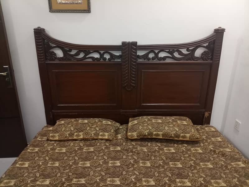 bed . 0