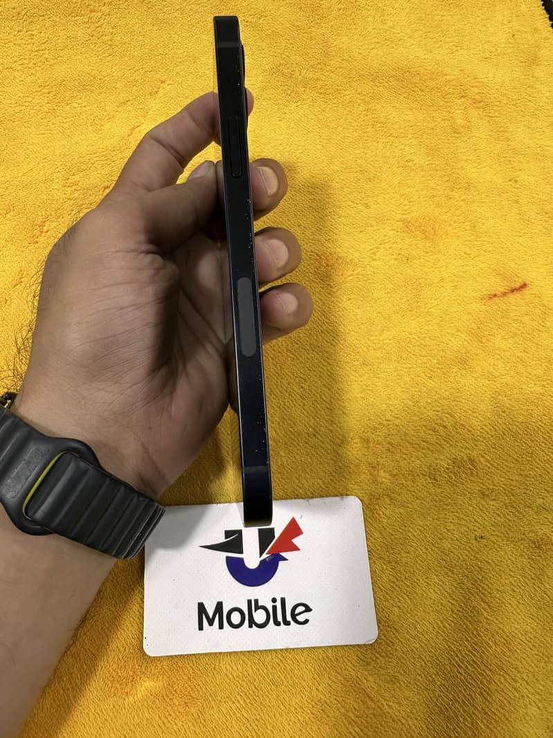 Apple iPhone 12 4