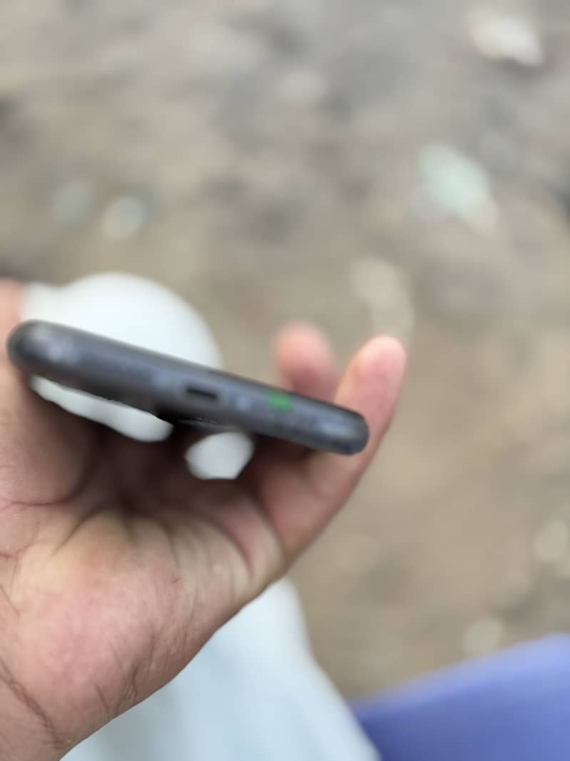 Apple iPhone 11 3