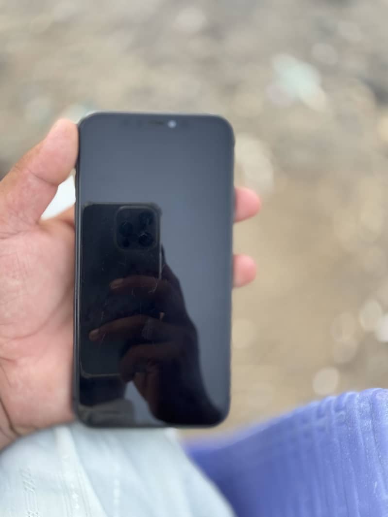 Apple iPhone 11 4