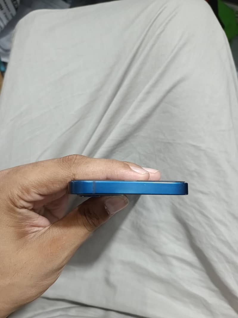 Apple iPhone 12 3